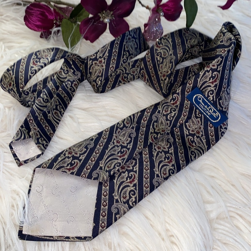 OSCAR de la RENTA stunning tie
